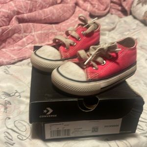 Highlighter pink converse